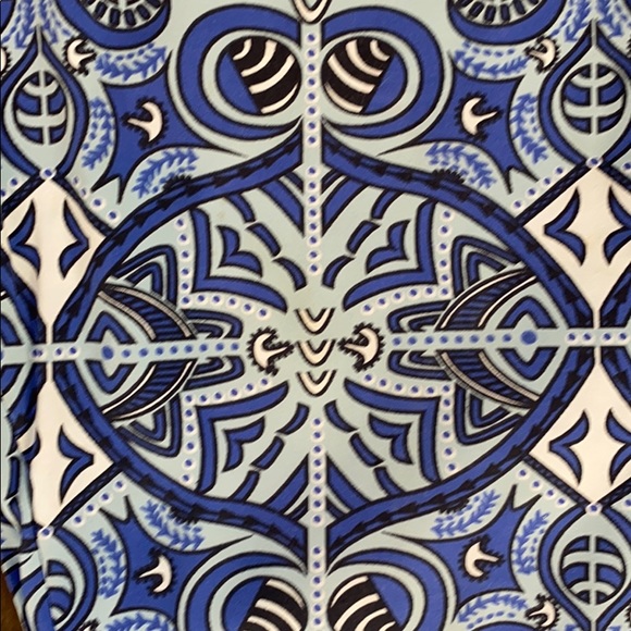 🦋 Radiant Blue & White Tile Pattern Leggings  * YOGA - Picture 4 of 9